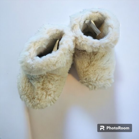 Fuzzy Slippers Size 5 - Picture 1 of 4